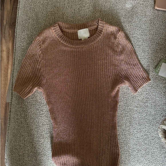 Metallic Gold Top - Picture 3 of 5